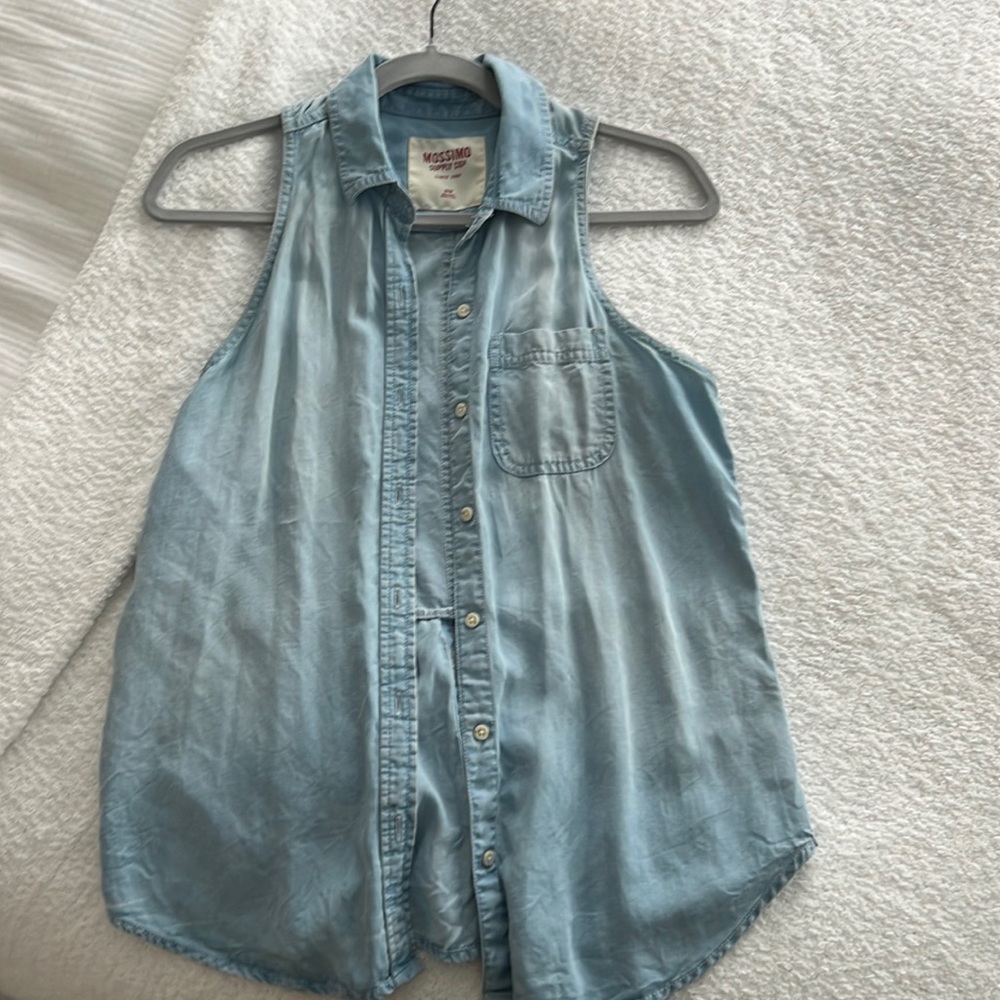 Mossimo M chambray button up vest